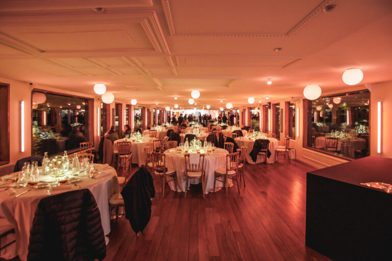 Mariage à bord d'une péniche à Paris