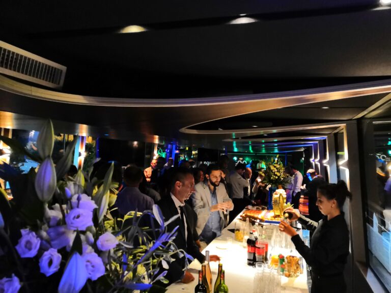 Soirée à bord d'une Péniche à Paris